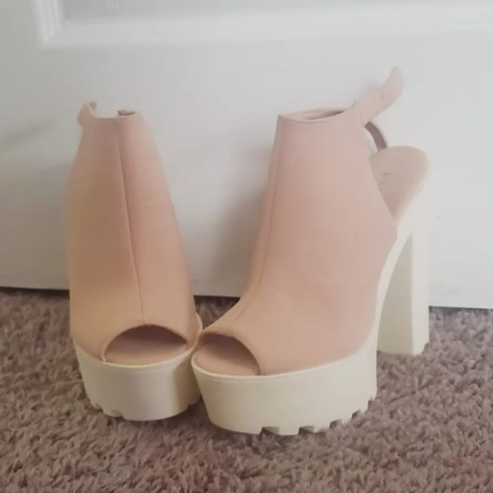 BAMBOO NUDE PEEPTOE PLATFORM BLOCK HEELS SANDALS 🌴